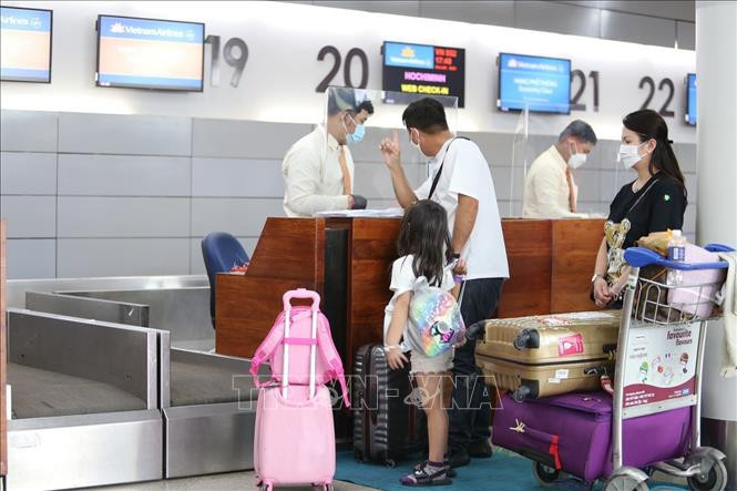 Việt Nam mở lại đường bay quốc tế đáp ứng mong mỏi của người dân