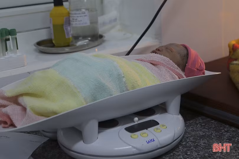 Chào đón công dân Hà Tĩnh đầu tiên chào đời năm 2022