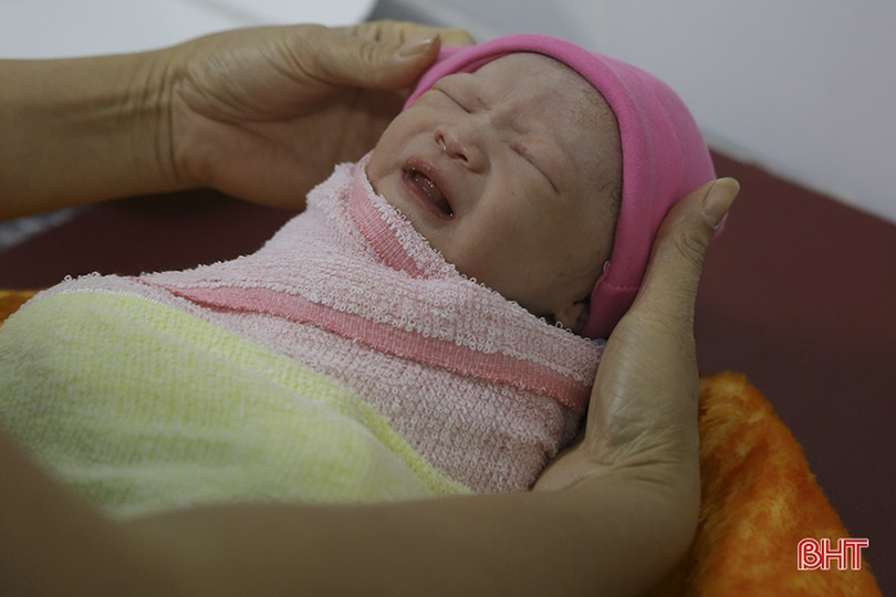 Chào đón công dân Hà Tĩnh đầu tiên chào đời năm 2022