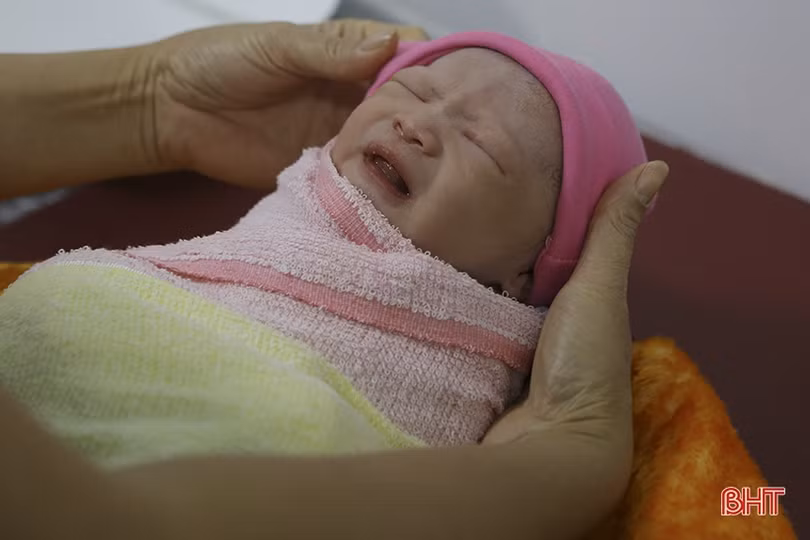 Chào đón công dân Hà Tĩnh đầu tiên chào đời năm 2022