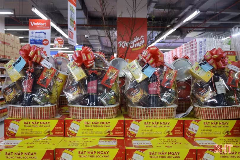 Người dân Hà Tĩnh tranh thủ “thời cơ” mua sắm cho Tết Nguyên đán