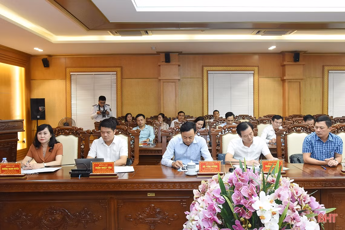 Ký kết phối hợp chương trình Cảnh sát biển đồng hành với ngư dân Hà Tĩnh