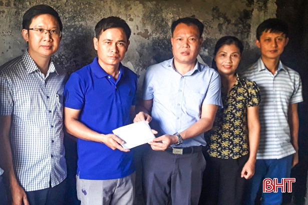 Hỗ trợ 60 triệu đồng cho các gia đình bị cháy nhà ở Hương Khê, Hương Sơn