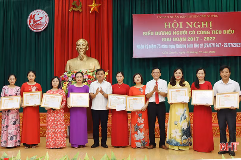 Các địa phương biểu dương, khen thưởng người có công tiêu biểu