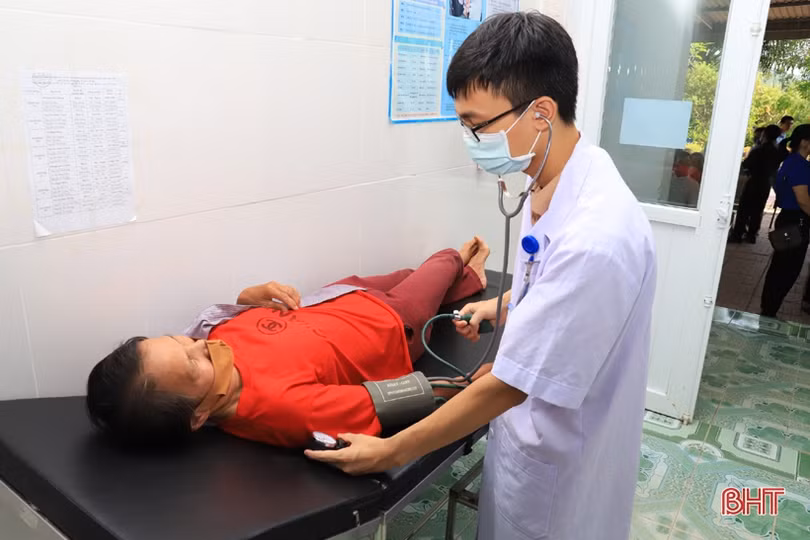 Hơn 200 đối tượng chính sách ở Hương Sơn được khám bệnh miễn phí