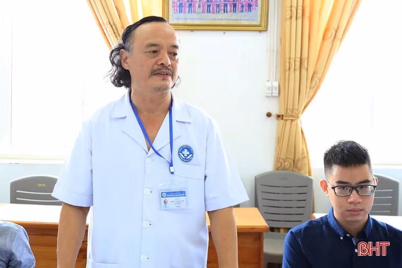 Trao tặng hệ thống 9 máy xét nghiệm cho Bệnh viện Đa khoa TP Hà Tĩnh