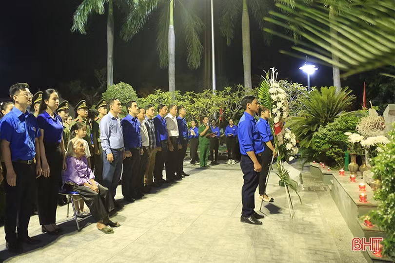 Tuổi trẻ Hà Tĩnh thắp nến tri ân Anh hùng liệt sỹ Lý Tự Trọng