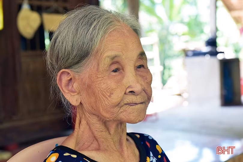 Thăm Mẹ Việt Nam anh hùng tròn 100 tuổi ở Hương Khê