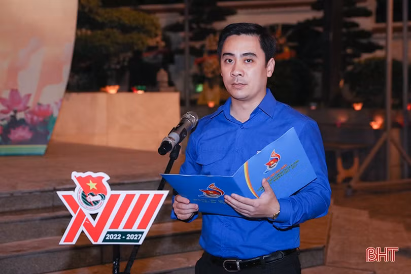 Tuổi trẻ Hà Tĩnh thắp nến tri ân các anh hùng liệt sỹ tại Ngã ba Đồng Lộc