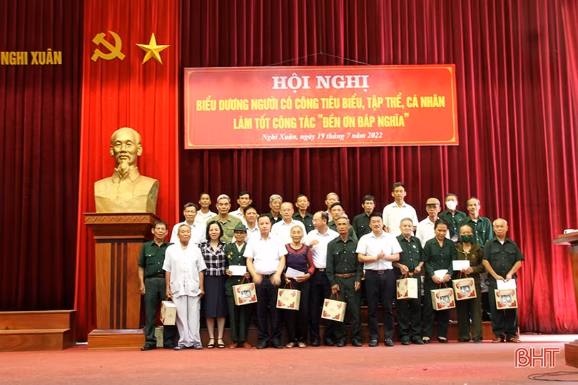 Nghi Xuân biểu dương 15 tập thể, cá nhân người có công tiêu biểu