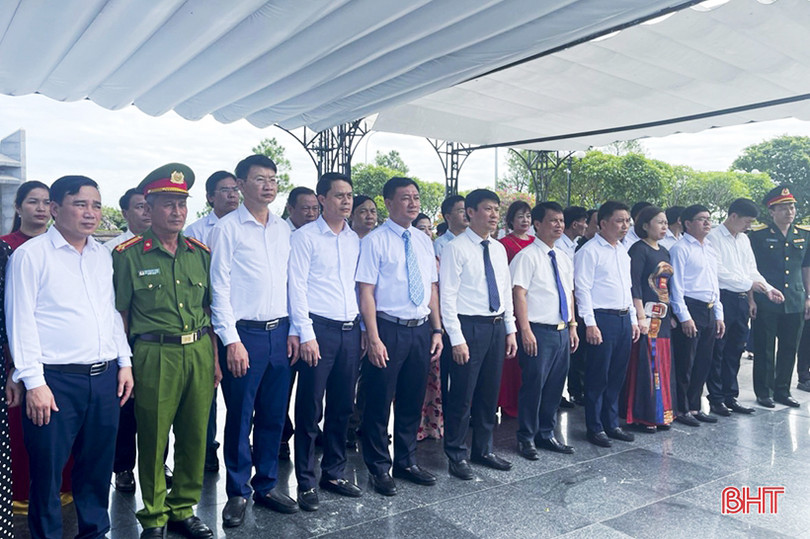 Lãnh đạo huyện Đức Thọ tri ân các anh hùng, liệt sỹ tại các nghĩa trang quốc gia