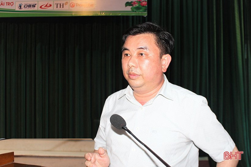 Trao tặng 100 suất quà cho gia đình chính sách, học sinh khó khăn ở Can Lộc