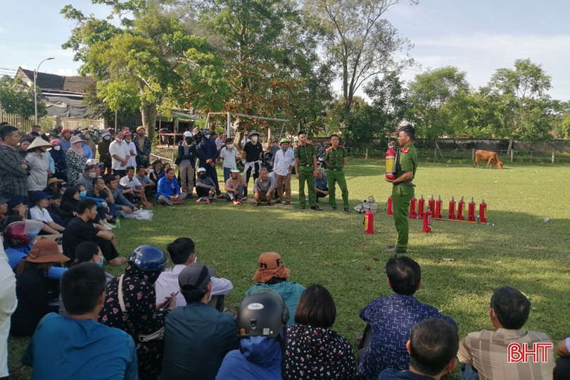 Trang bị kỹ năng phòng, chống cháy nổ cho người dân Hương Sơn