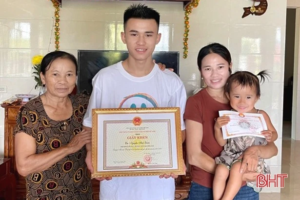 Cậu học sinh trường làng thủ khoa khối A00 của Hà Tĩnh