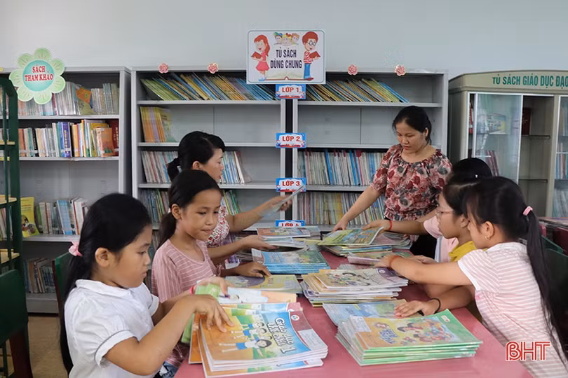 Tủ sách dùng chung cho học sinh nghèo Thạch Hà trước thềm năm học mới