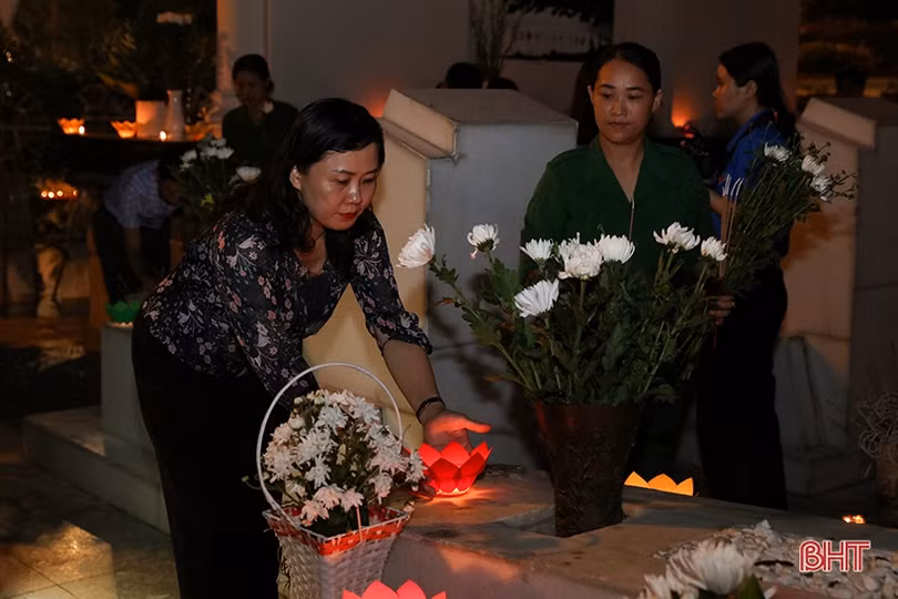 Tuổi trẻ Hà Tĩnh thắp nến tri ân các anh hùng liệt sỹ tại Ngã ba Đồng Lộc