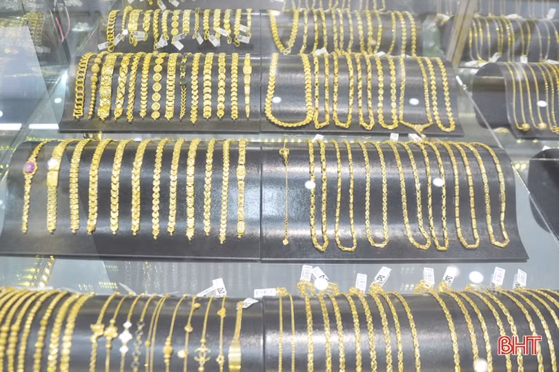 Giá vàng lên xuống từng ngày, người dân Hà Tĩnh chuyển hướng mua đầu tư