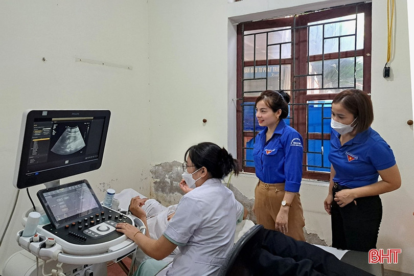 Tuổi trẻ Nghi Xuân khám, cấp thuốc miễn phí cho các gia đình chính sách