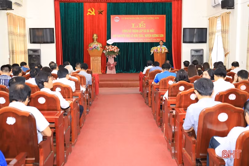 Hơn 1,6 tỷ đồng ủng hộ Quỹ Khuyến học Lê Hữu Trác