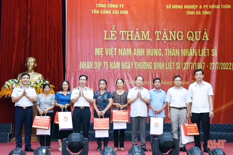 Tổng Công ty Tân Cảng Sài Gòn tri ân người có công ở Hà Tĩnh