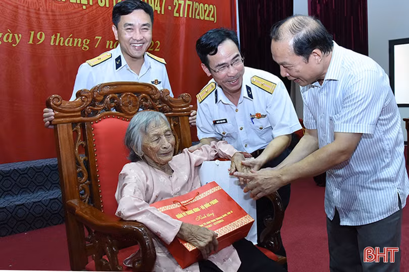 Tổng Công ty Tân Cảng Sài Gòn tri ân người có công ở Hà Tĩnh