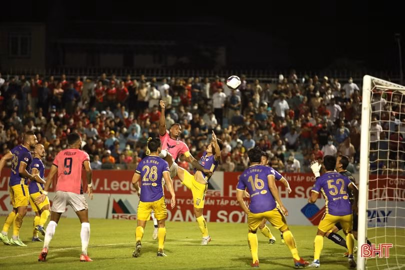 Dàn sao Hà Nội FC nhọc nhằn vượt qua Hồng Lĩnh Hà Tĩnh