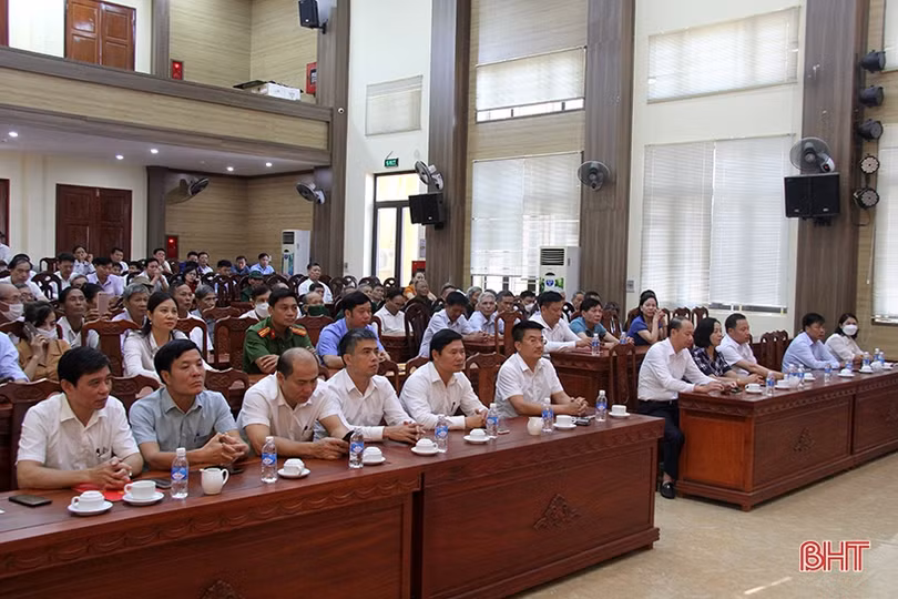 Nghi Xuân biểu dương 15 tập thể, cá nhân người có công tiêu biểu