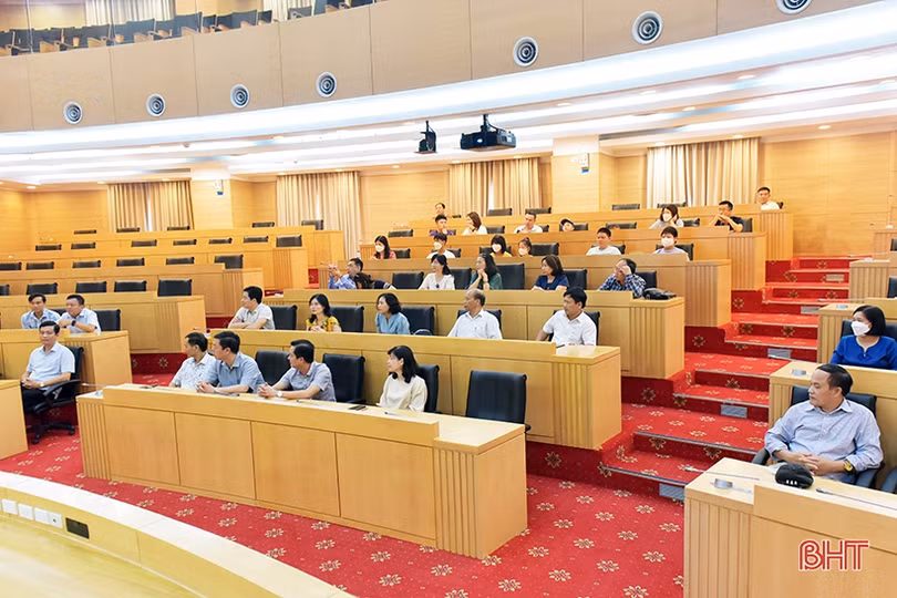 Đoàn công tác Tạp chí Cộng sản dâng hương Đền thờ Tổng Bí thư Lê Duẩn và tham quan KKT Vũng Áng