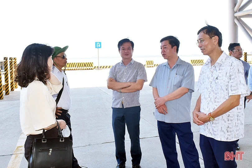 Đoàn công tác Tạp chí Cộng sản dâng hương Đền thờ Tổng Bí thư Lê Duẩn và tham quan KKT Vũng Áng