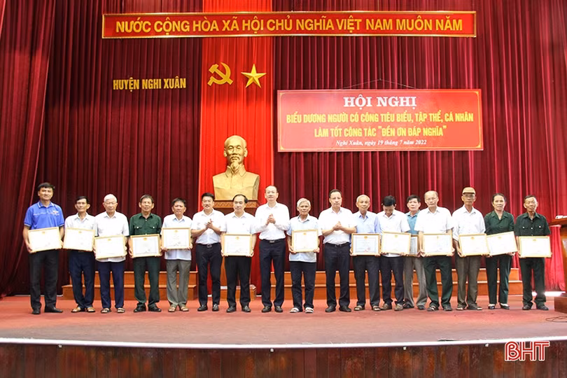 Nghi Xuân biểu dương 15 tập thể, cá nhân người có công tiêu biểu