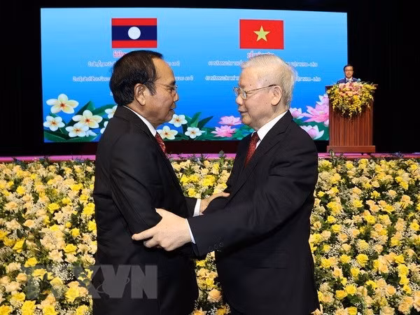 Tổng Bí thư: Tình đoàn kết Việt Nam - Lào là quy luật khách quan