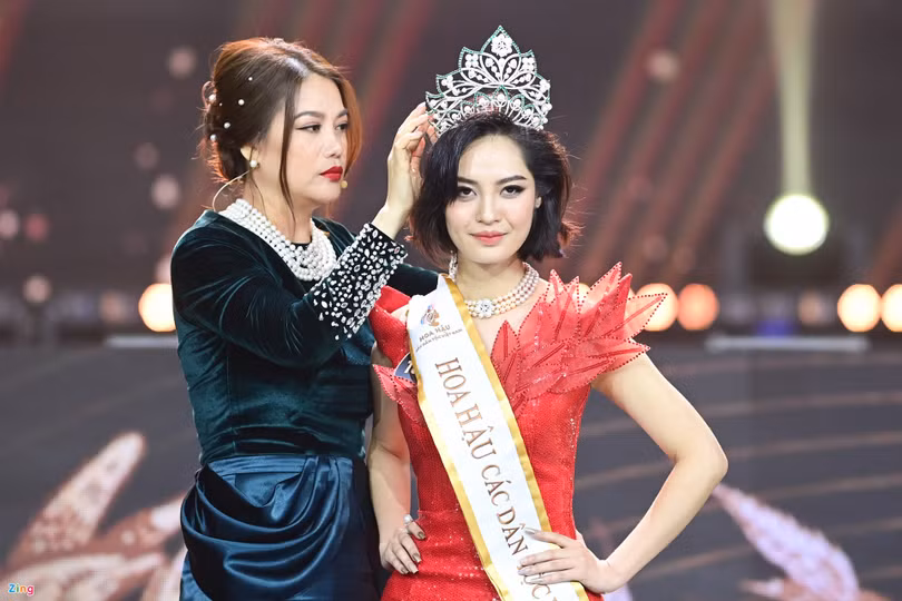 Quyết định khó hiểu với Hoa hậu Nông Thúy Hằng