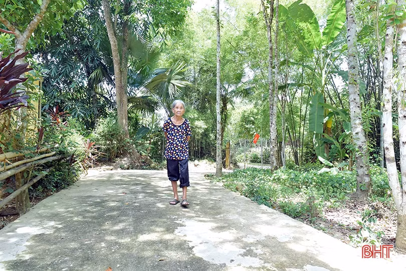 Thăm Mẹ Việt Nam anh hùng tròn 100 tuổi ở Hương Khê