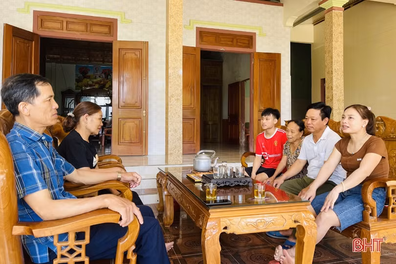 Hạnh phúc vỡ òa của gia đình nam sinh Hà Tĩnh giành HCV Olympic Hóa học quốc tế