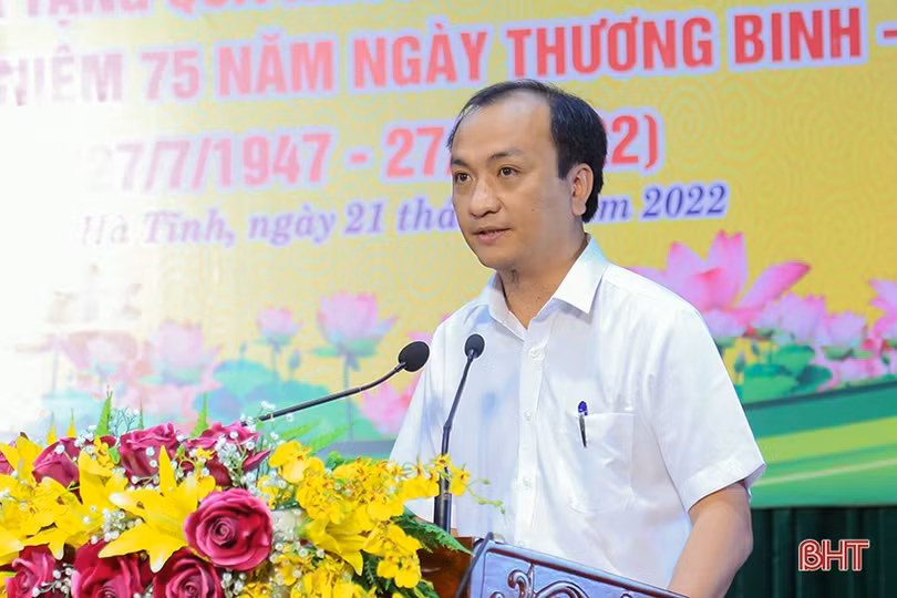 Thành phố Hà Tĩnh tổ chức gặp mặt, tặng quà cho người có công với cách mạng