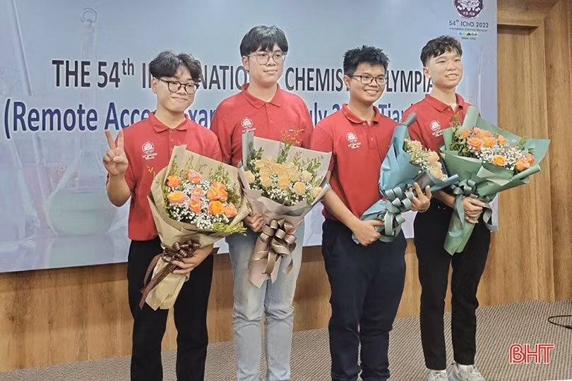 Nam sinh Hà Tĩnh giành Huy chương Vàng Olympic Hóa học quốc tế 2022
