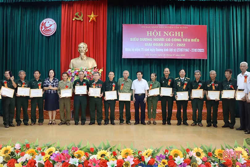 Các địa phương biểu dương, khen thưởng người có công tiêu biểu