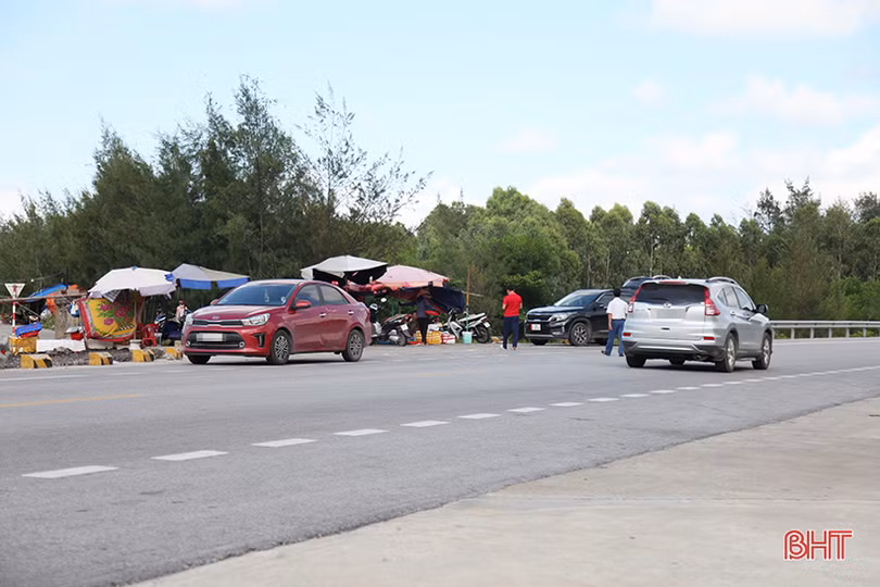 Vì sao trên đường ven biển đoạn xã Thịnh Lộc hay xảy ra tai nạn nghiêm trọng?