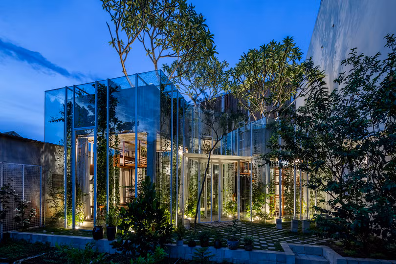 Ngôi nhà bọc kính giữa rừng cây