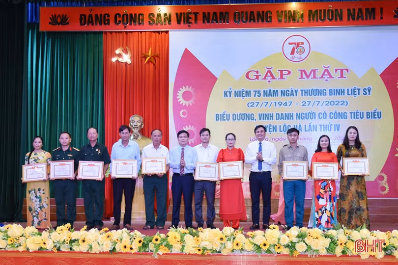Các địa phương biểu dương, khen thưởng người có công tiêu biểu