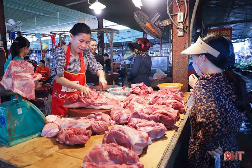 Hà Tĩnh: Giá thịt lợn tăng cao, khó cả người bán lẫn người mua