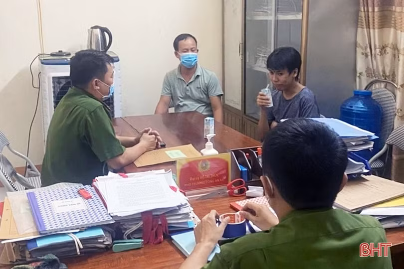 Công an xã ở Hà Tĩnh giúp người bị trầm cảm đi lạc hơn 20 km về lại nhà