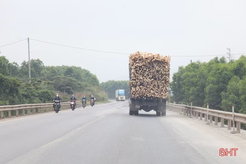 Hà Tĩnh quyết liệt xử lý vấn nạn xe chở quá khổ, quá tải