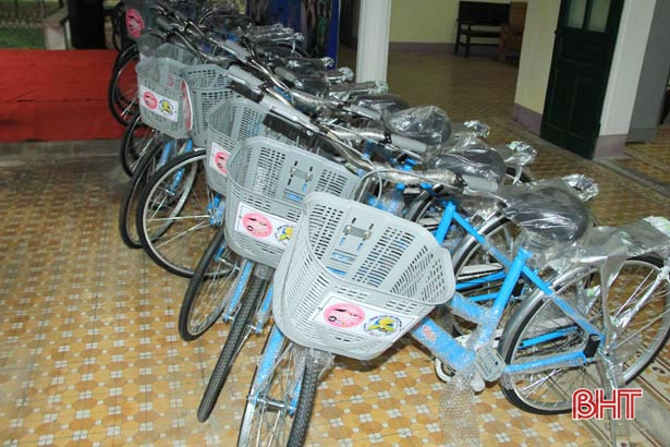 Biên phòng Lạch Kèn nâng bước em đến trường”