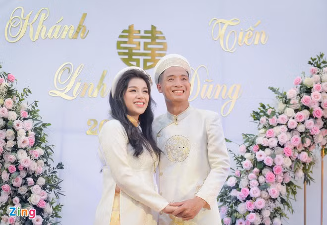 Hành trình từ yêu đến cưới của Bùi Tiến Dũng và vợ