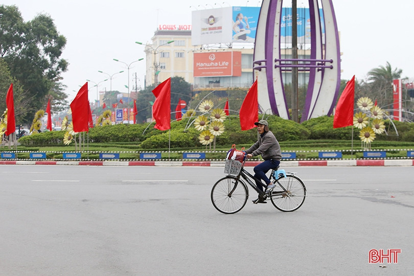 Người dân Hà Tĩnh đốt lửa chống đợt rét đậm những ngày đầu năm mới