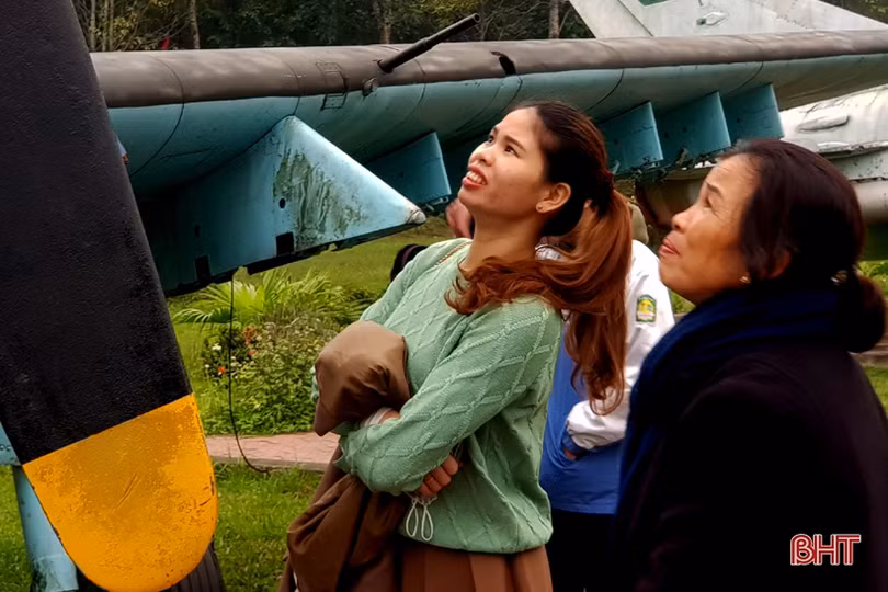 Ngã ba Đồng Lộc thu hút du khách trong ngày đầu năm mới