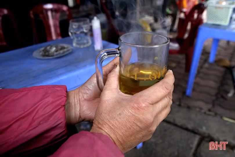 Người dân Hà Tĩnh đốt lửa chống đợt rét đậm những ngày đầu năm mới