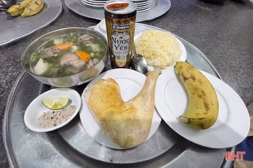 Ấm áp mâm cơm đầu năm ở Trung tâm Bảo trợ xã hội Hà Tĩnh