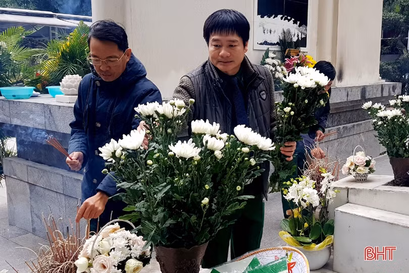 Ngã ba Đồng Lộc thu hút du khách trong ngày đầu năm mới